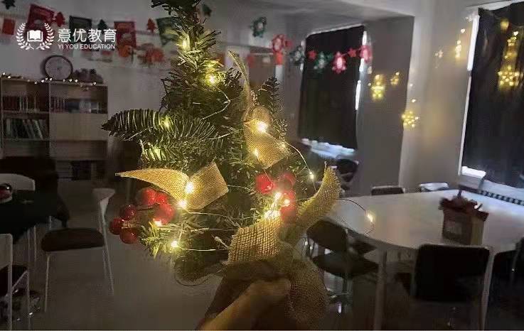 aa10f3b3812486672d5b2bd10ad4ebd4.jpg 圣誕節(jié)111.jpg